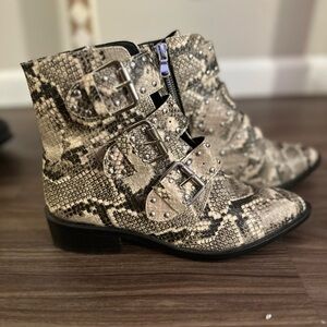 💕 Steve Madden Harmon Boots Snakeskin Studded Straps Zip Sz 6.5, Steven NEW YORK